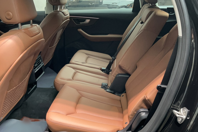 奥迪Q7 2023款 55 TFSI quattro S line运动型中控内饰7001