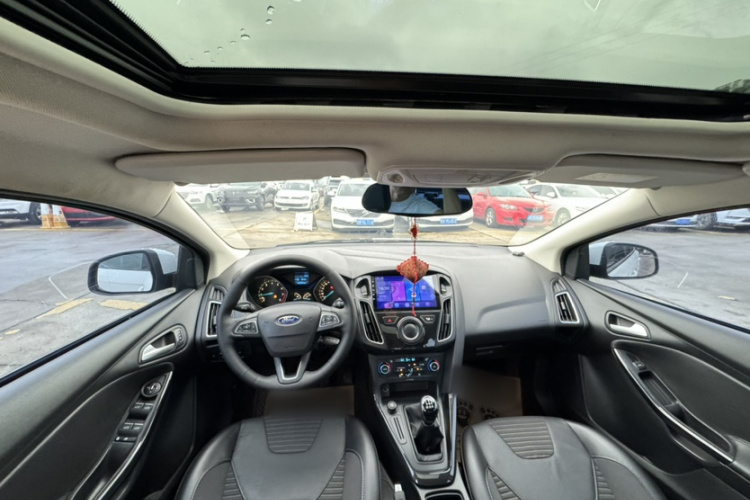 福特 福克斯 2015款 三厢 1.6L 手动风尚型车身外观6005