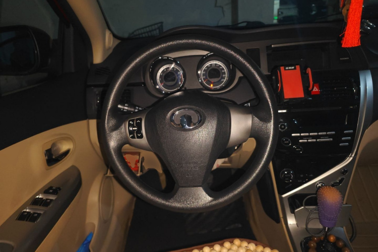 长城C30 2013款 1.5L CVT豪华型中控内饰13