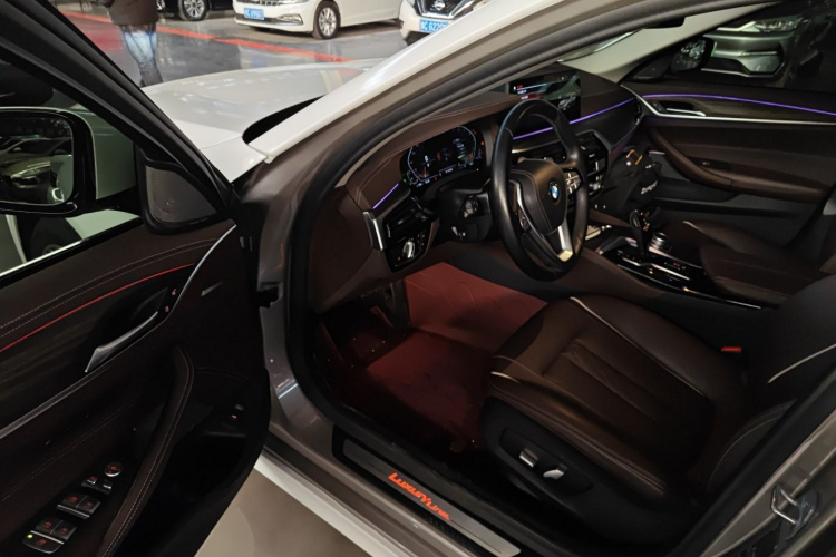 宝马5系 2022款 改款 530Li 领先型 豪华套装中控内饰20