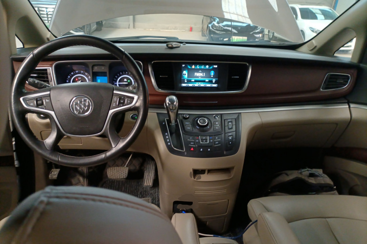 别克GL8 2017款 25S 豪华型 国V中控内饰12