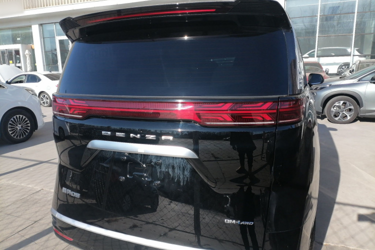 腾势D9 2022款 DM-i 970 四驱旗舰型车身外观6
