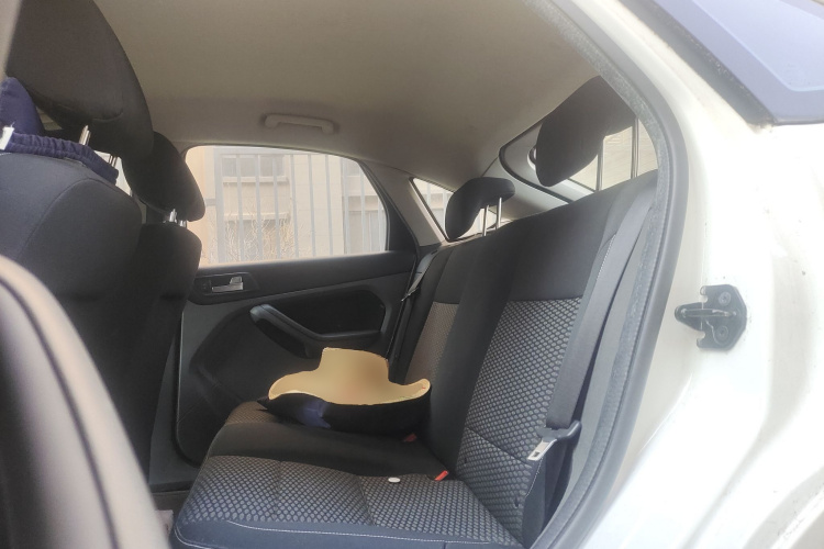 福特 福克斯 2013款 两厢经典 1.8L 自动基本型中控内饰21