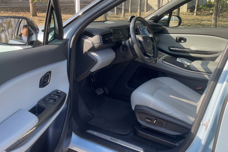 蔚来ES6 2020款 420KM 运动版中控内饰7002