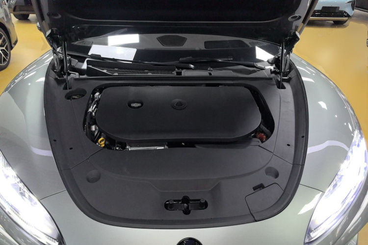 腾势Z9GT 2024款 1100四驱Ultra版机舱底盘24