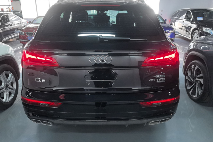 奥迪Q5L 2025款 45周年典藏版 40 TFSI 豪华动感型车身外观6