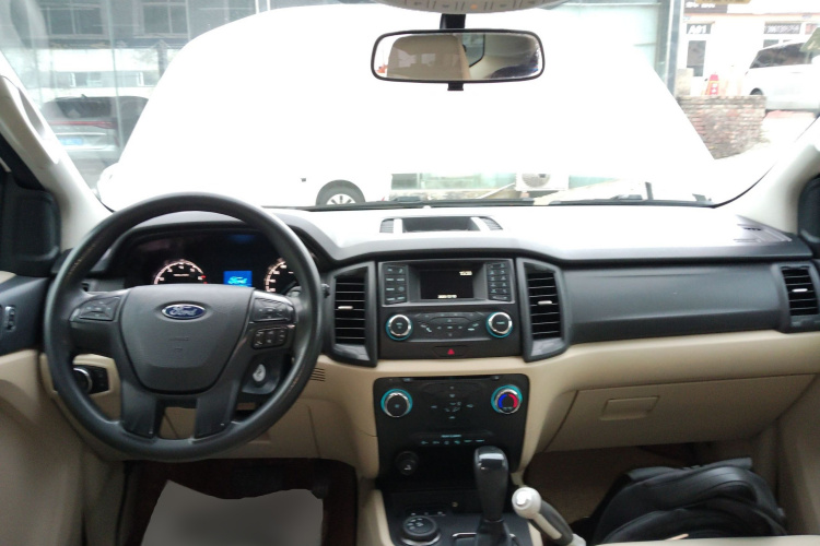 福特 撼路者 2017款 2.0T 汽油自动四驱菁英版 5座中控内饰7002