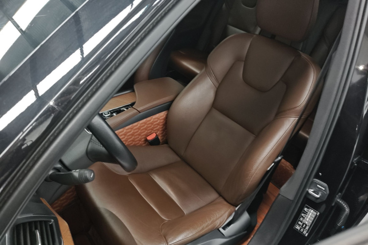 沃尔沃XC90 2021款 B5 智行豪华版 5座中控内饰19