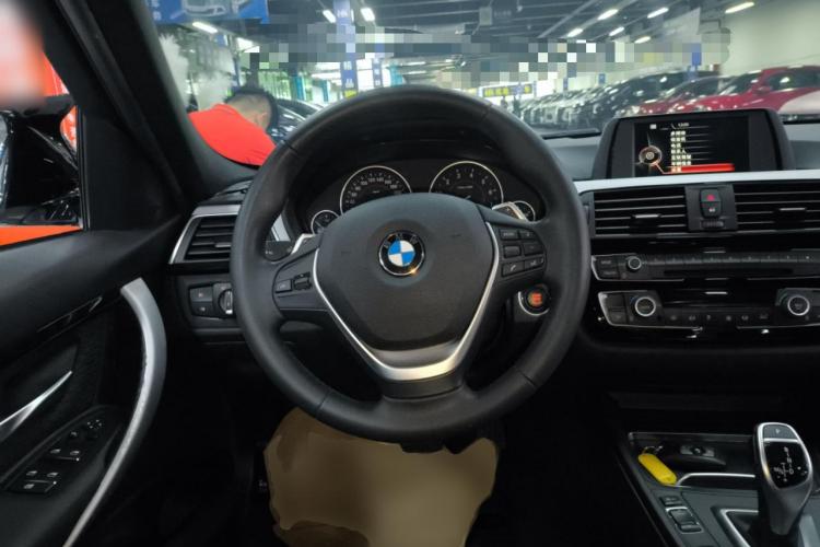 宝马3系 2017款 320i M运动型局部细节13