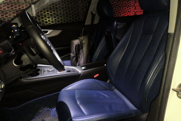 奥迪A4L 2018款 30周年年型 40 TFSI 进取型中控内饰19