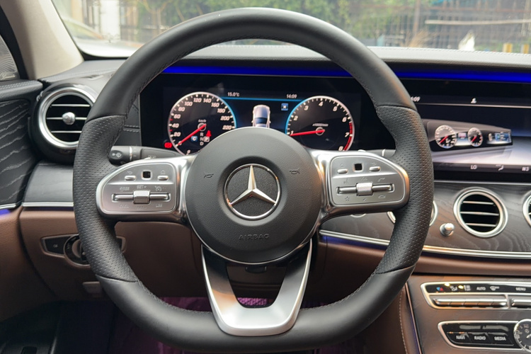 奔驰E级 2019款 E 200 L 运动型局部细节13