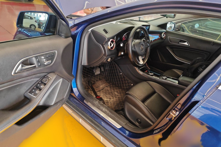奔驰GLA 2018款 GLA 200 动感型中控内饰7003