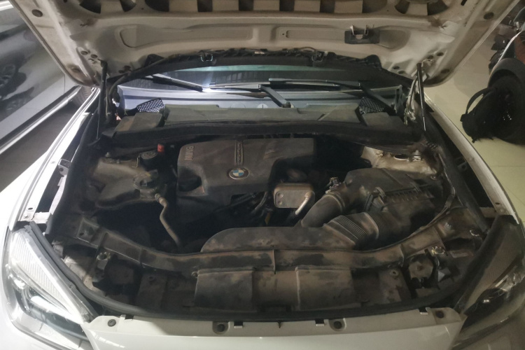 宝马X1 2014款 sDrive18i 领先型机舱底盘24