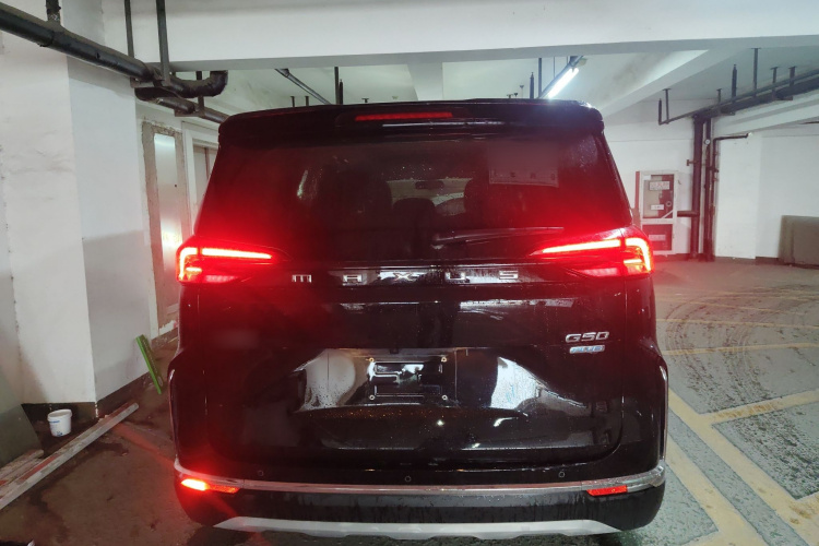 上汽大通MAXUS 大通G50 2023款 PLUS 1.5T 自动护航版车身外观6