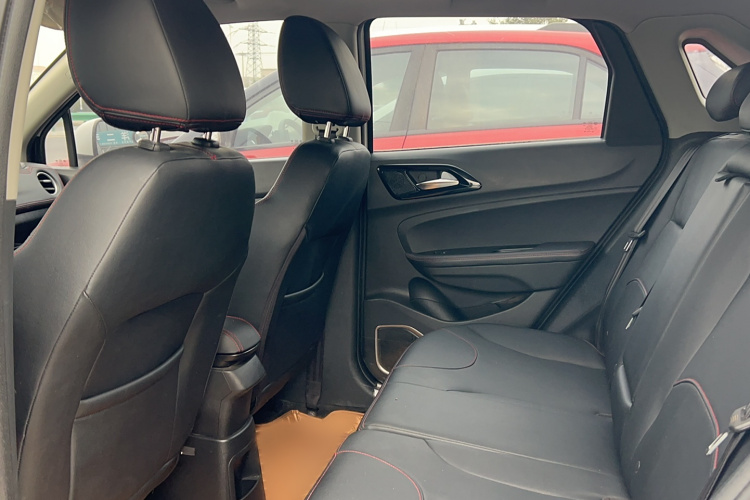 中华V3 2016款 1.5L 手动智能型中控内饰7003