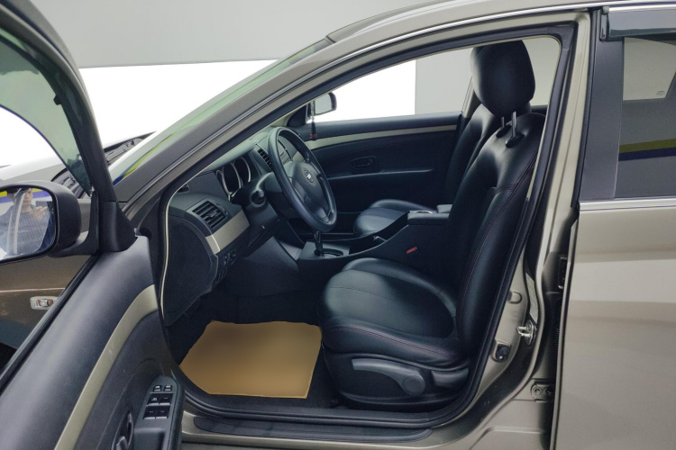 日产 轩逸 2018款 经典 1.6XE CVT舒适版中控内饰19