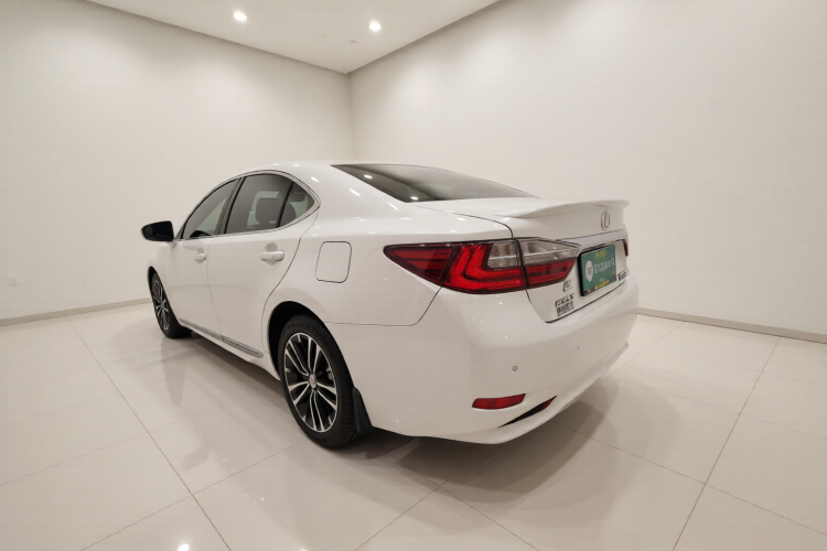 雷克萨斯ES 2016款 200 Midnight特别限量版车身外观5