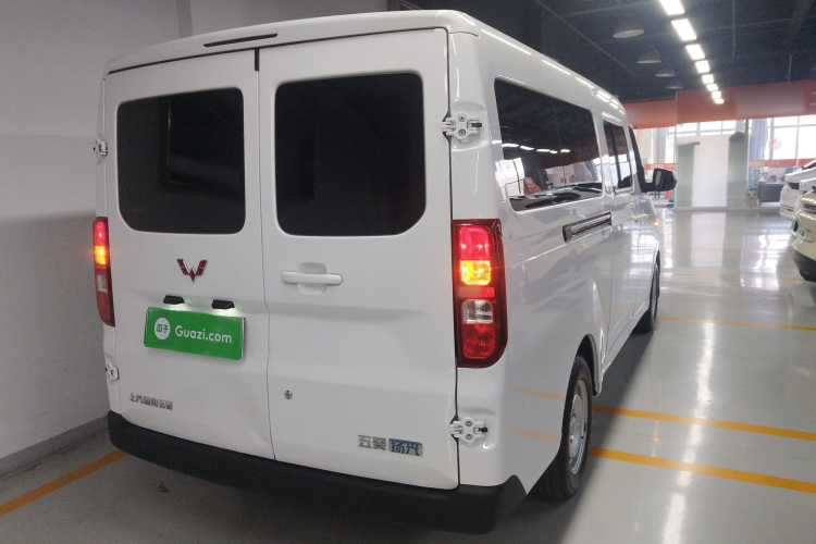 五菱汽车 五菱扬光 2024款 300km 舒适型客车版 60kW车身外观7