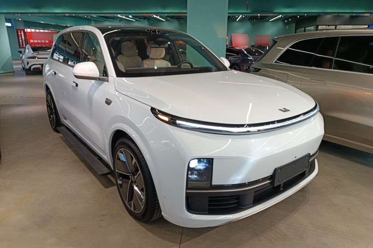 理想汽车 理想L9 2025款 Ultra 智能焕新版车身外观3