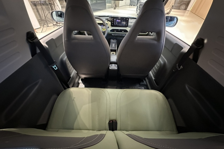 吉利银河 2024款 200km 熊猫骑士中控内饰7009