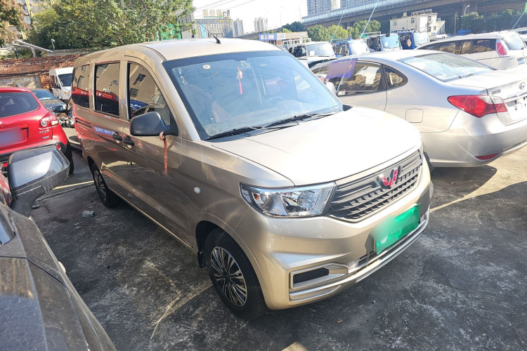 五菱汽车 五菱宏光V 2022款 1.5L劲取版电动助力LAR车身外观3