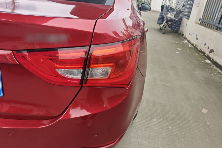 别克 英朗 2016款 15N 手动精英型车身外观9