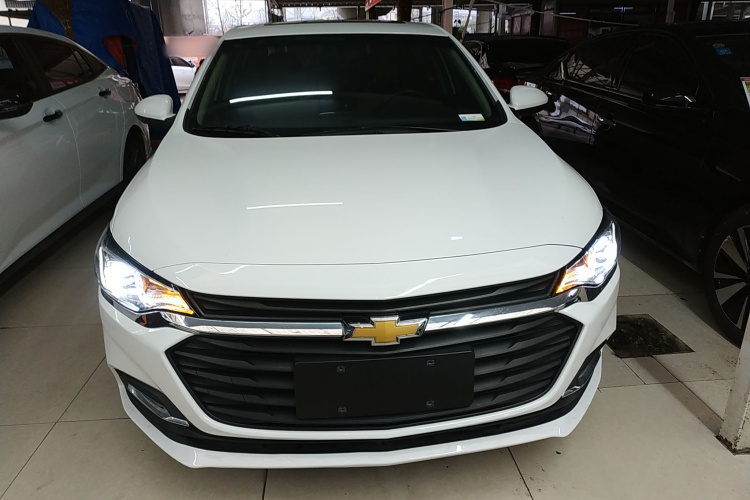 雪佛兰 科鲁泽 2022款 320 自动悦享天窗版车身外观2