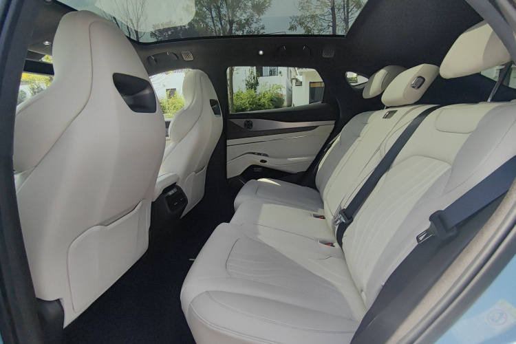 腾势N7 2024款 630 四驱智驾Max版中控内饰7002