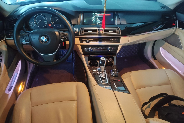 宝马5系 2014款 525Li 豪华设计套装中控内饰12