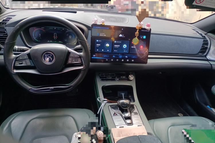 比亚迪 汉 2022款 EV 610KM四驱千山翠限量版中控内饰12