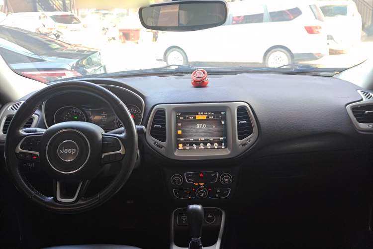 Jeep 指南者 2017款 200T 自动家享版中控内饰7002