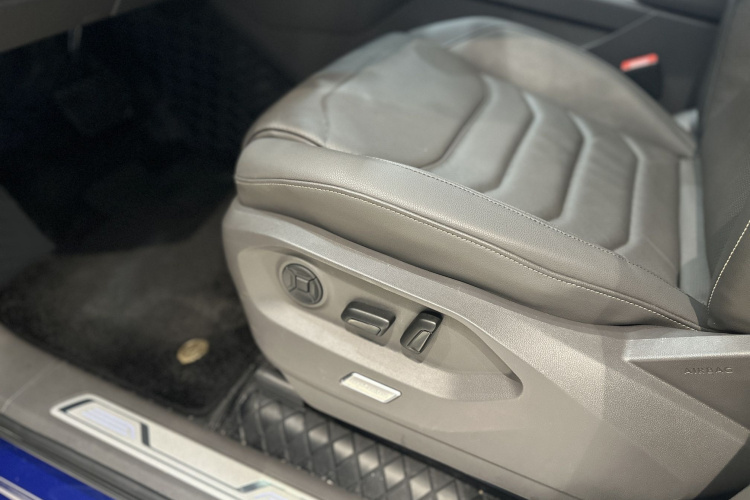 大众 途锐 2021款 3.0TSI 锐享版 经典运动套装中控内饰7004