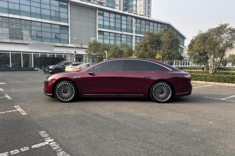 鸿蒙智行 享界S9 2024款 纯电 Ultra 四驱旗舰版车身外观6005