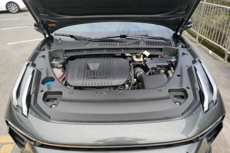 领克03 2023款 2.0TD DCT劲Pro机舱底盘24