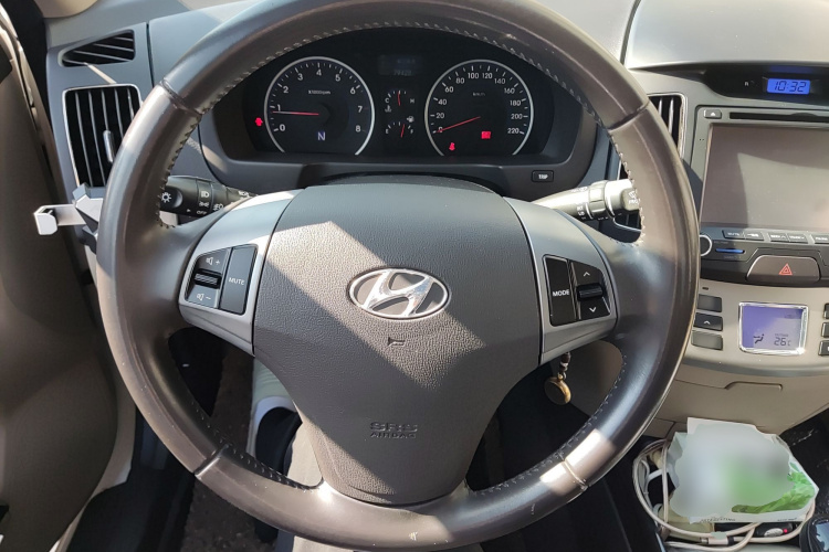 现代 悦动 2011款 1.6L 自动豪华型中控内饰13