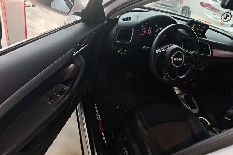 奥迪Q3 2018款 30周年年型 30 TFSI 时尚型中控内饰20