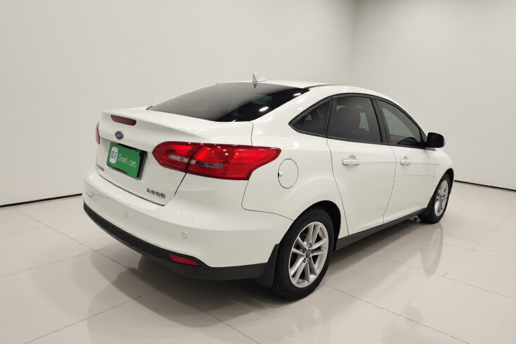 福特 福克斯 2018款 三厢经典 1.6L 自动风尚型智行版车身外观7