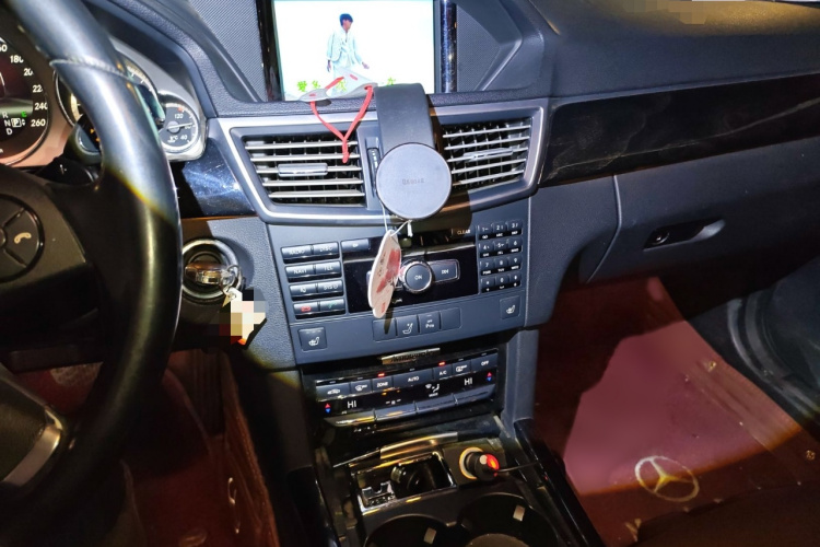 奔驰E级 2013款 E 260 L CGI时尚型局部细节16