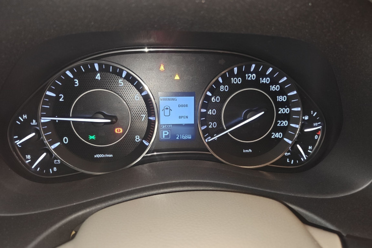 日产 途乐 2017款 5.6L 标准型局部细节14