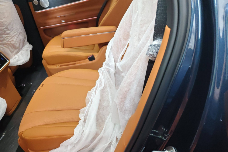 鸿蒙智行 问界M9 2025款 增程 Ultra版 52kWh 6座版中控内饰7004