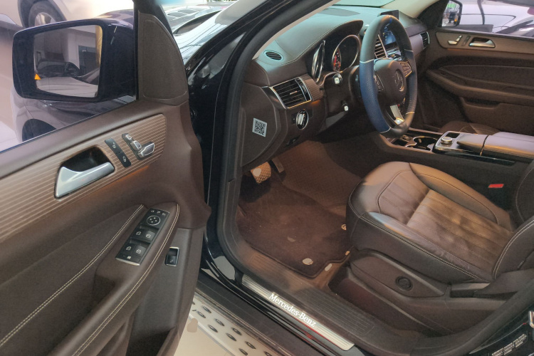 奔驰GLE 2018款 GLE 320 4MATIC 动感型臻藏版中控内饰20