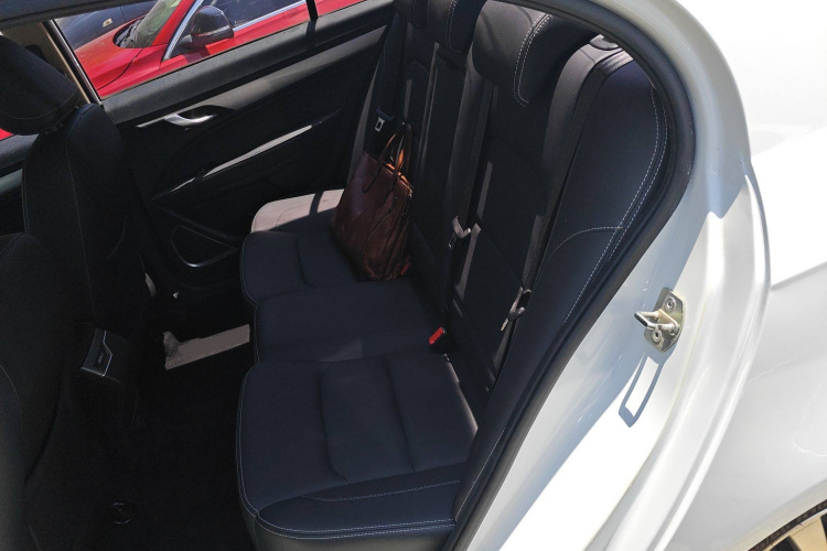 吉利汽车 帝豪 2018款 1.5L CVT向上互联版中控内饰7004