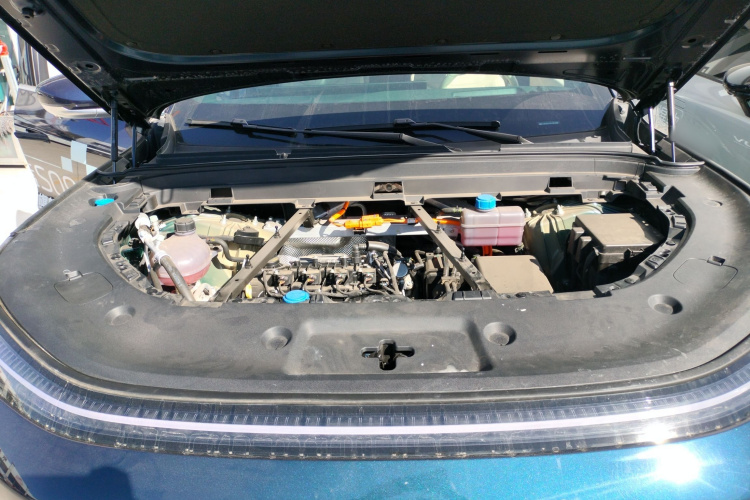 深蓝汽车 深蓝S09 2025款 四驱Ultra+ 高定版机舱底盘24