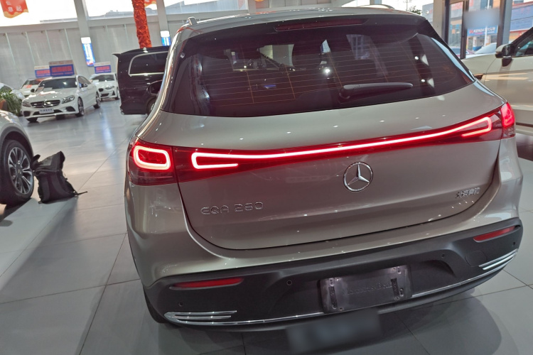 奔驰EQA 2023款 EQA 260车身外观6