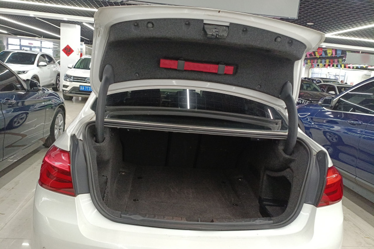 宝马3系 2016款 316Li 时尚型局部细节23