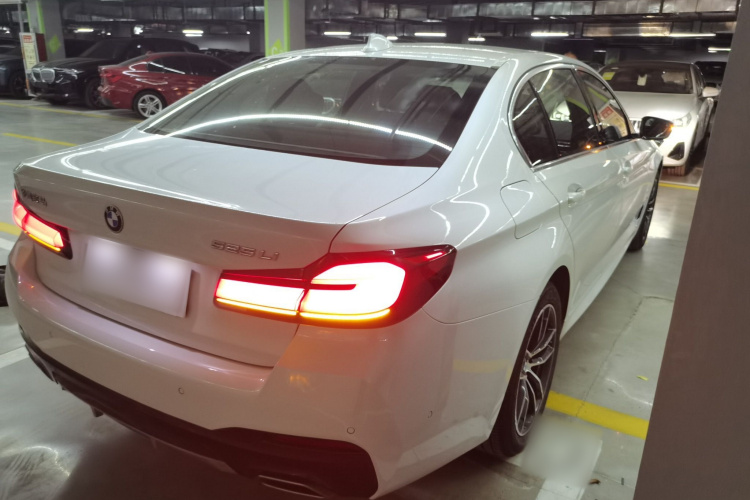 宝马5系 2022款 改款二 525Li M运动套装车身外观7