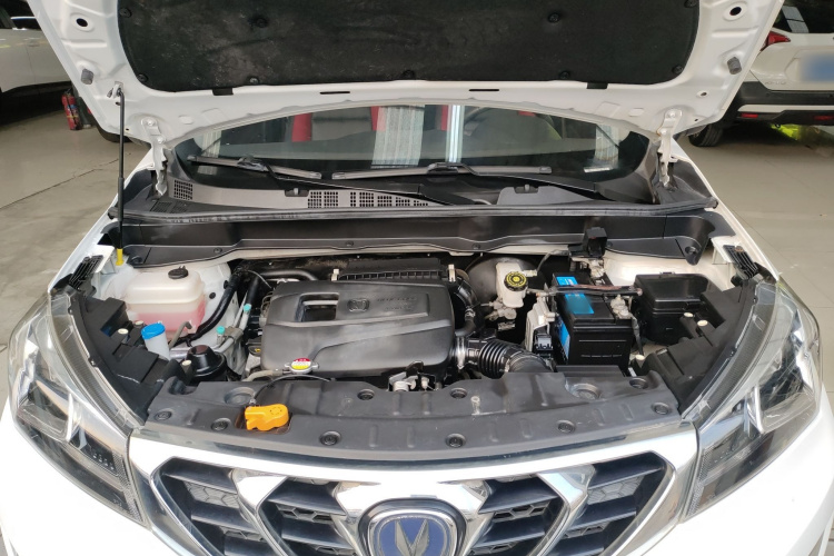 长安CS15 2016款 1.5L 手动豪华版机舱底盘24