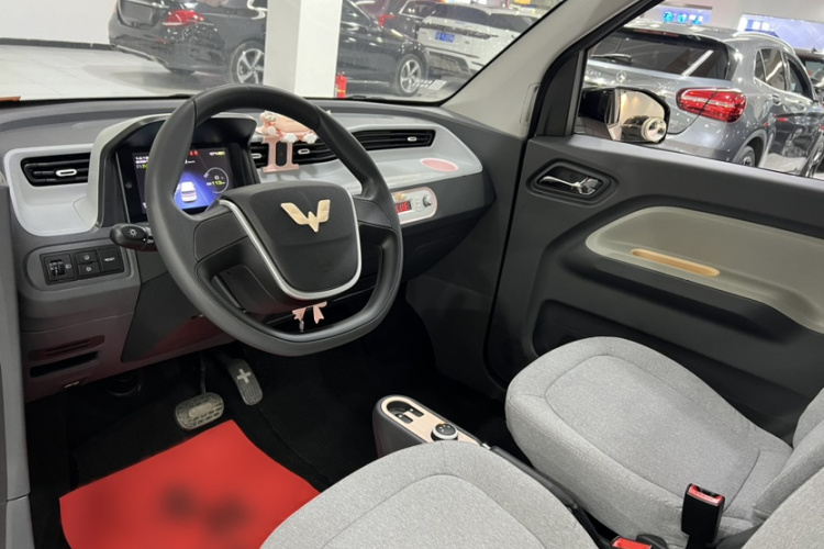 五菱汽车 宏光MINIEV 2022款 马卡龙时尚款 磷酸铁锂中控内饰7002