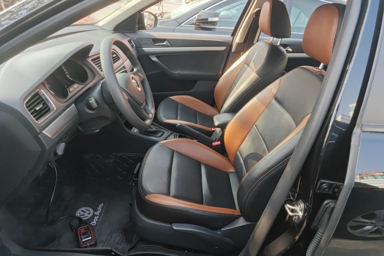 大众 朗逸 2017款 1.6L 自动风尚版中控内饰19