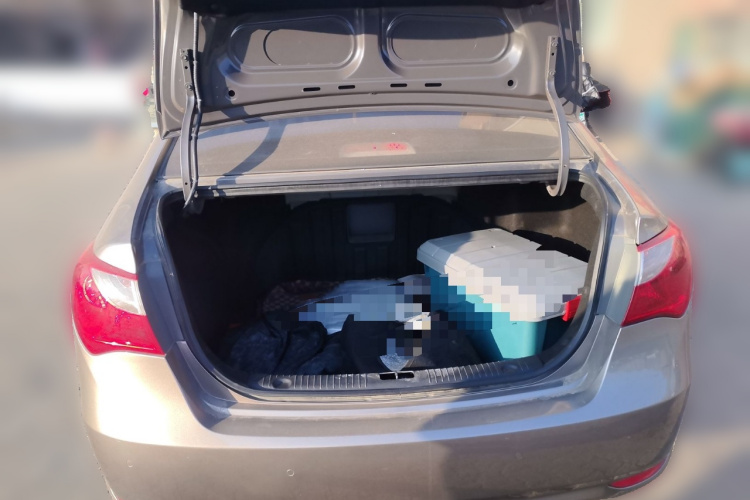 现代 悦动 2011款 1.6L 手动豪华型中控内饰23